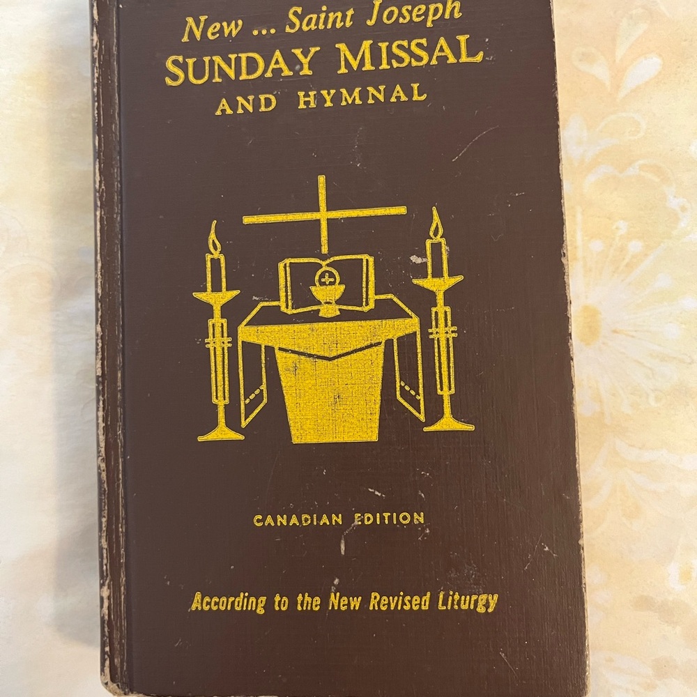 Saint Joseph Sunday Missal and Hymnal